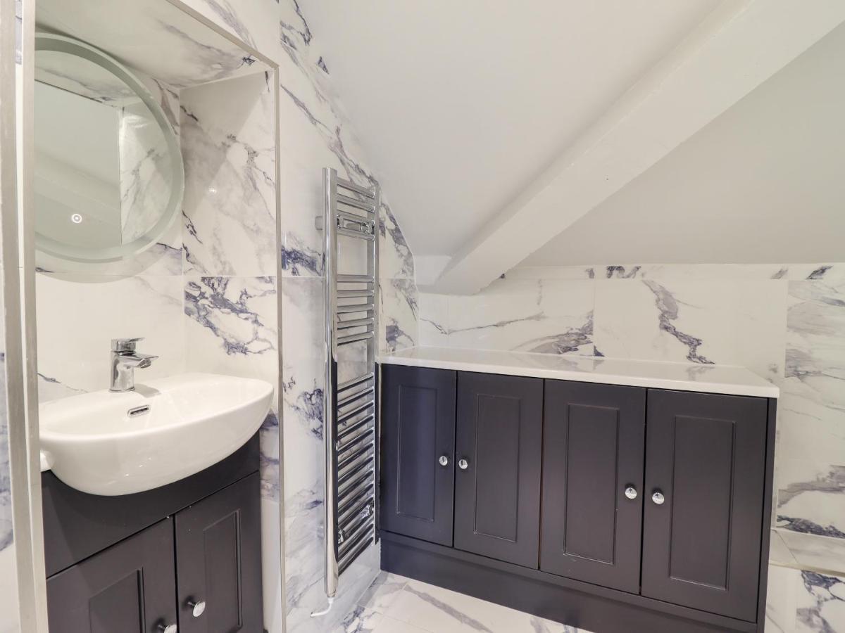 Rock House Apartment Newtown  Bagian luar foto